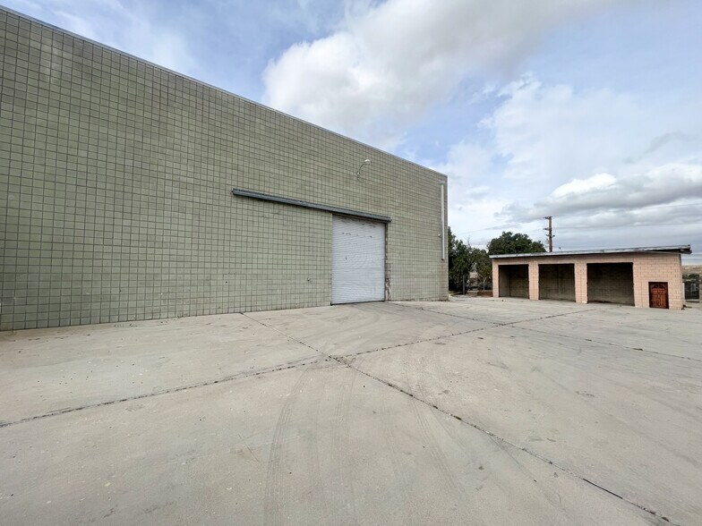 More Photos Of 2374 E Main St, Barstow Warehouse For Lease