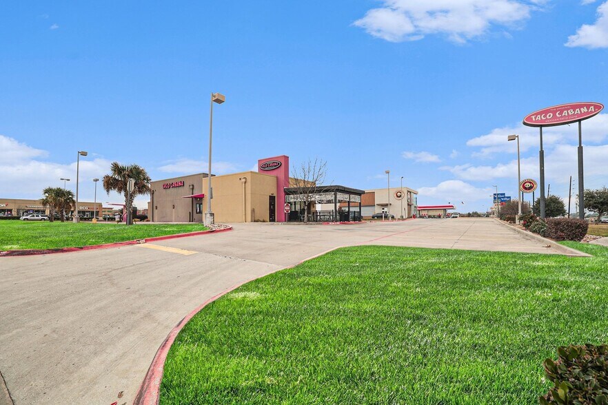 More Photos Of 253 Interstate 45 S, Huntsville Freestanding For Lease