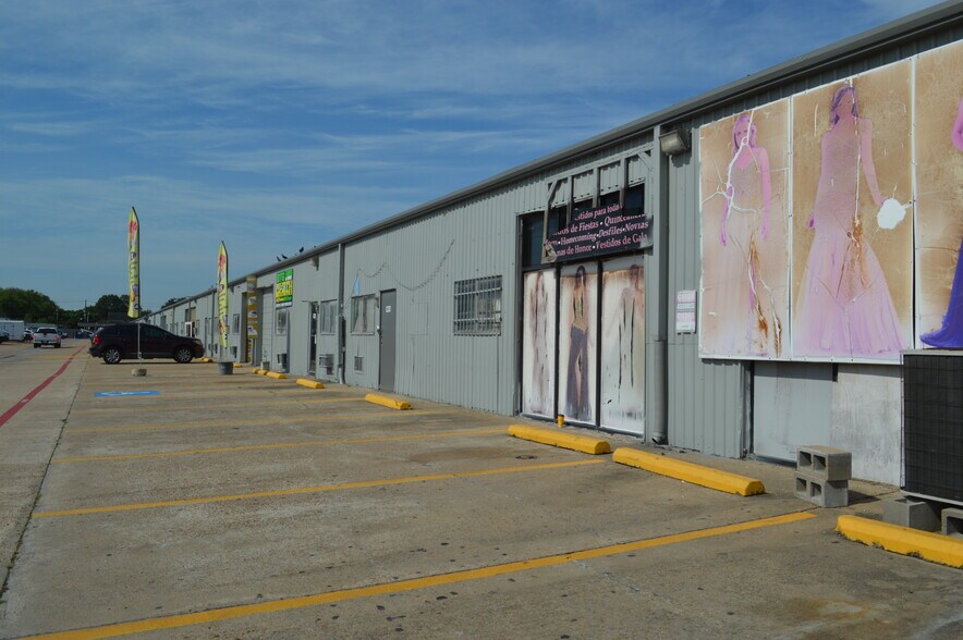 More Photos Of 9801-9811 Harwin Dr, Houston Warehouse For Lease