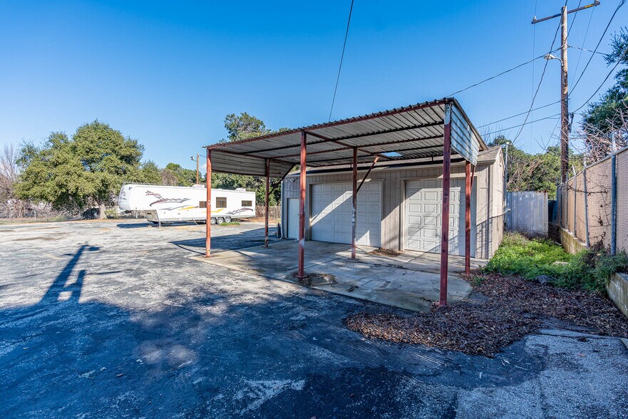 More Photos Of 23638 Pine St, Newhall Service For Sale