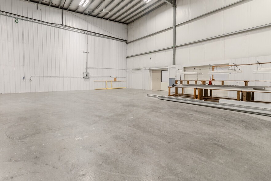 More Photos Of 5 B W Industrial, Washington Warehouse For Lease
