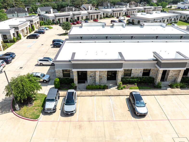 More Photos Of 633 E Fernhurst Dr, Katy Medical For Sale