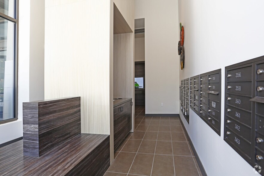 More Photos Of 1375-1411 Sycamore Ave, Hercules Unknown For Lease