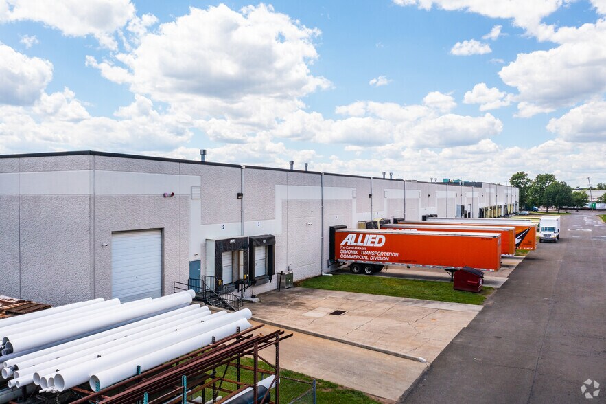 More Photos Of 45 Runway Rd, Levittown Warehouse For Lease