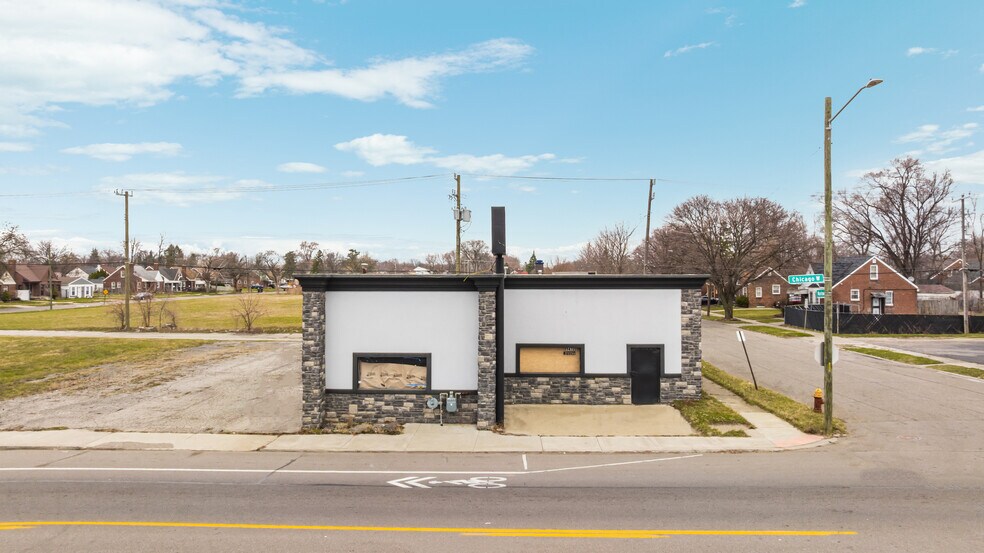 Primary Photo Of 14700 W Chicago St, Detroit Freestanding For Sale
