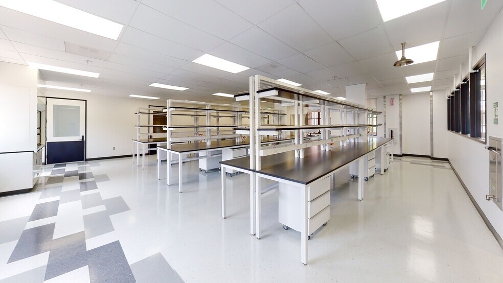 More Photos Of 12250 El Camino Real, San Diego Research And Development For Lease