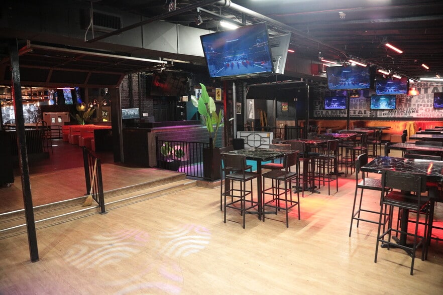 More Photos Of 6025 Richmond Ave, Houston Restaurant For Lease