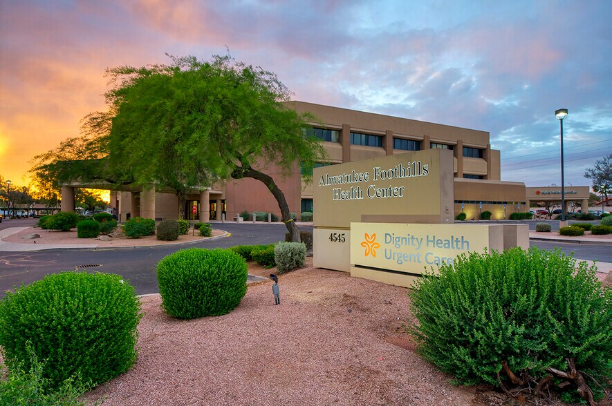 More Photos Of 4545 E Chandler Blvd, Phoenix Medical For Lease