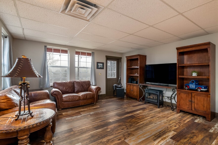 More Photos Of 609 S Middlefork Rd, Garden Valley Office For Sale