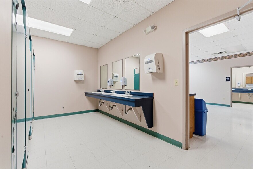 More Photos Of 1612 N Osteopathy, Kirksville Office For Sale