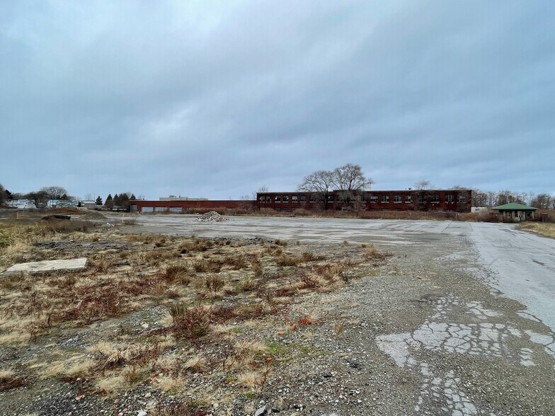 More Photos Of 91 Michell St, Oswego Warehouse For Sale