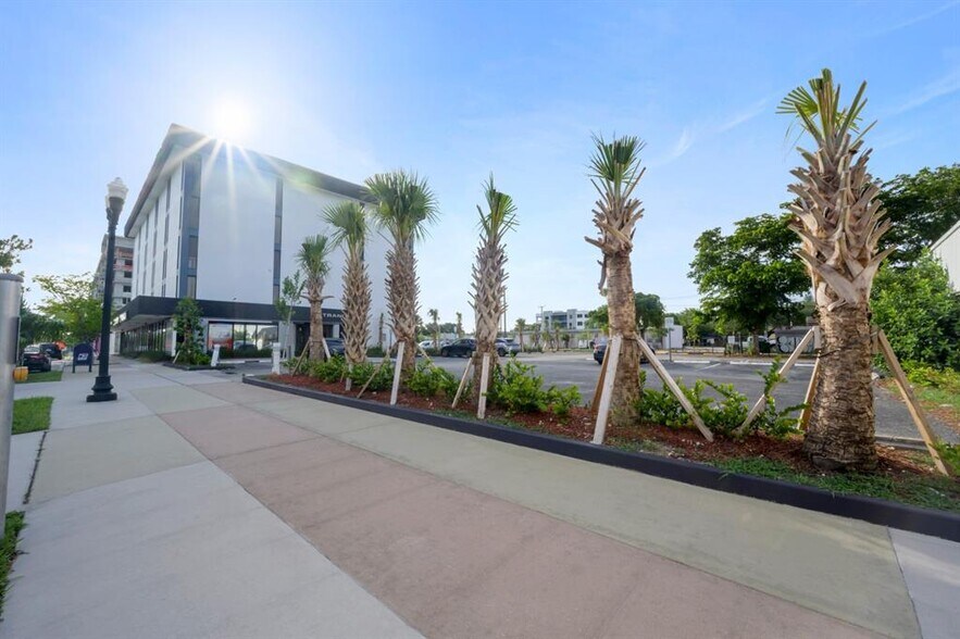 More Photos Of 2131 Hollywood Blvd, Hollywood Office Residential For Lease