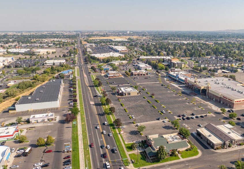 More Photos Of 2455 E 25th St, Idaho Falls General Retail For Lease