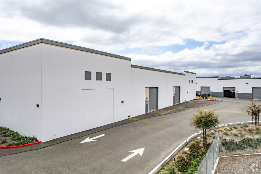 More Photos Of 3578 Benton Rd, Temecula Unknown For Lease