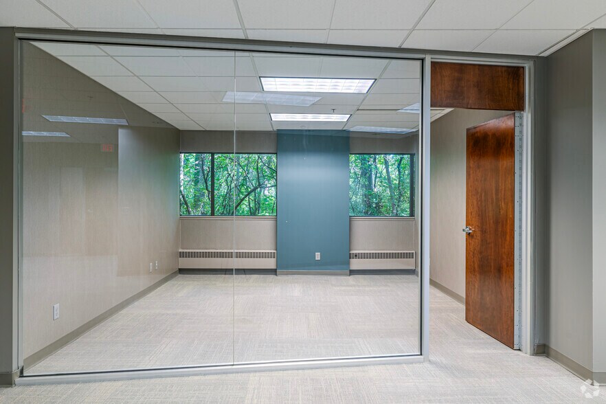 More Photos Of 1684 Woodlands Dr, Maumee Office For Sale