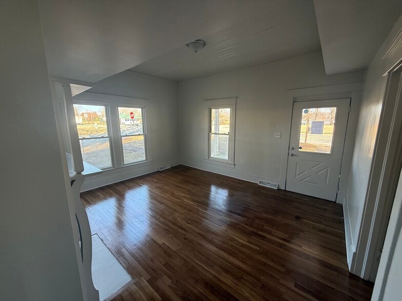 More Photos Of 295 Bethania Rural Hall Rd, Rural Hall Office For Sale