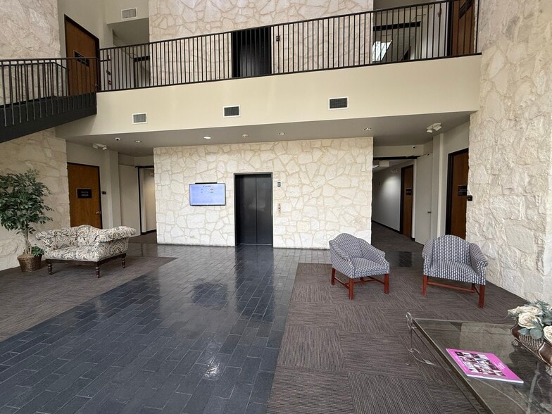 More Photos Of 14400 Northbrook Dr., San Antonio Unknown For Lease