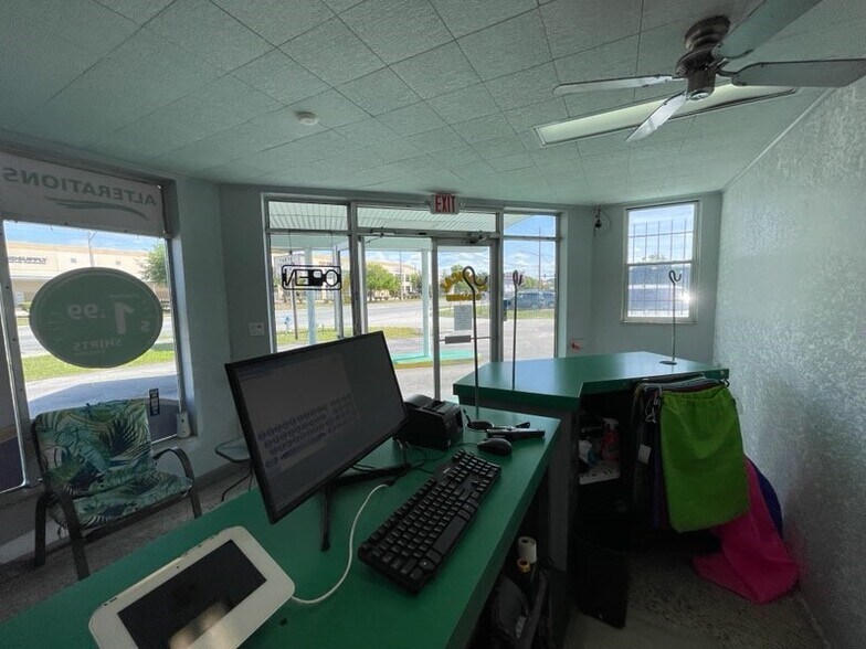 More Photos Of 4000 Old Winter Garden Rd, Orlando Freestanding For Sale