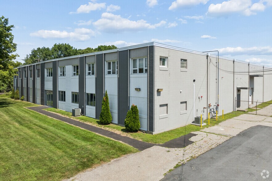 More Photos Of 6 Willow Rd, Ayer Warehouse For Lease