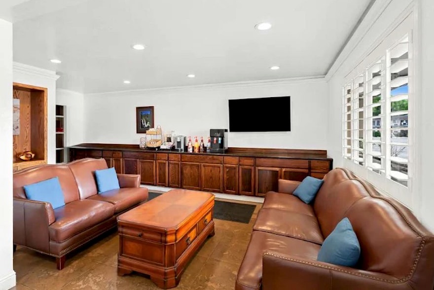 More Photos Of 2785 Main St, Susanville Hotel For Sale