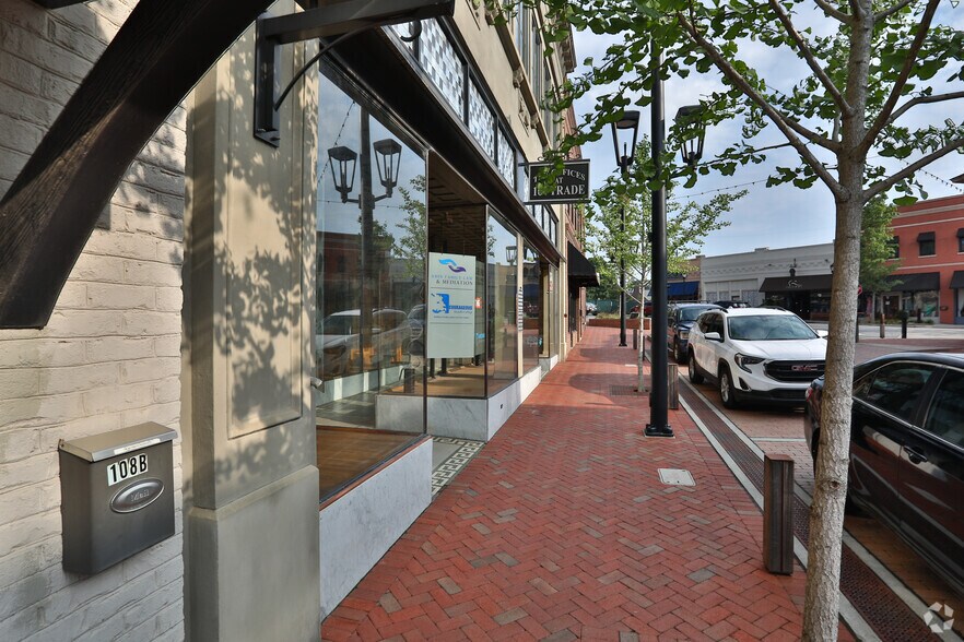 More Photos Of 104 Trade St, Greer General Retail For Sale