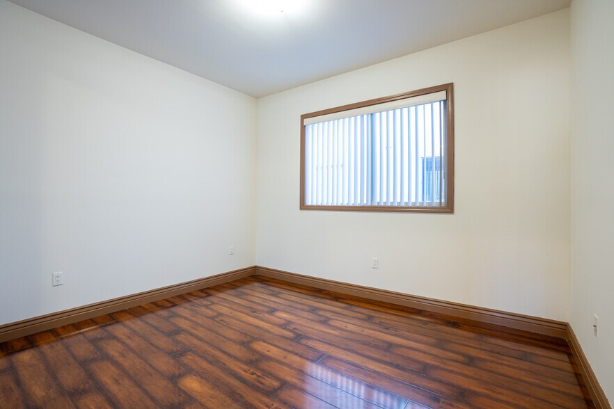 More Photos Of 7203 Rubio Ave, Lake Balboa Apartments For Sale