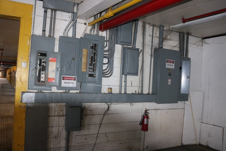 More Photos Of 2415 Lusk St, Guntersville Warehouse For Sale