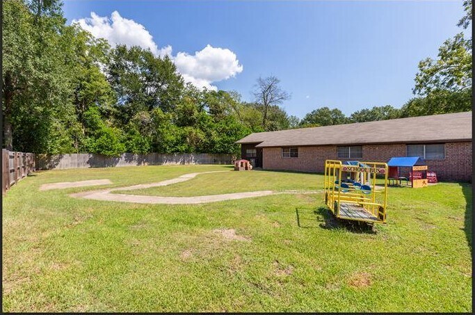 More Photos Of 806 Pershing Ave, Lufkin Daycare Center For Sale