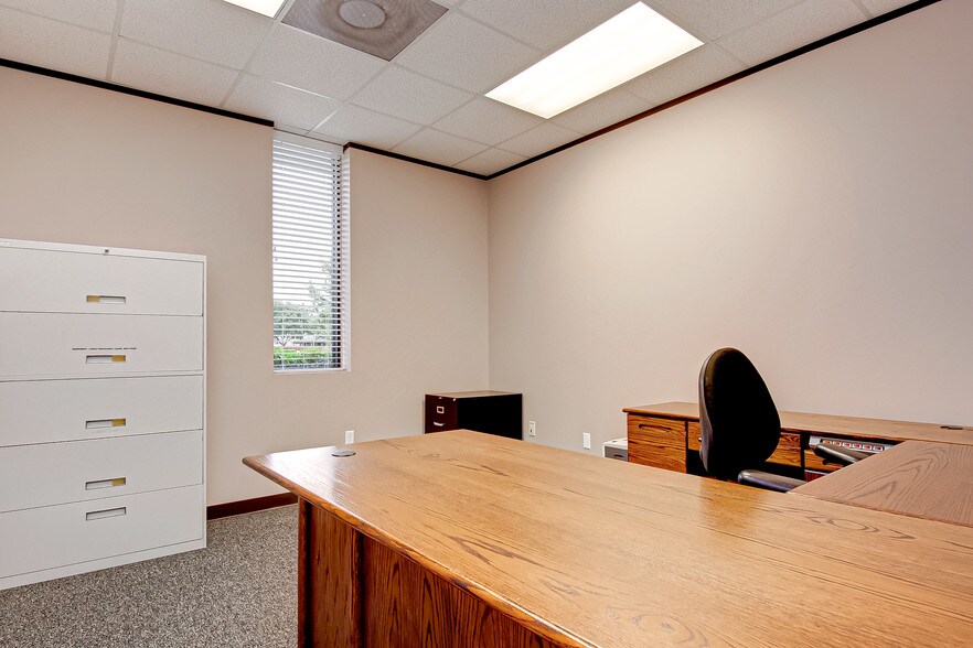 More Photos Of 7102 Glen Chase Ct, Houston Office For Sale