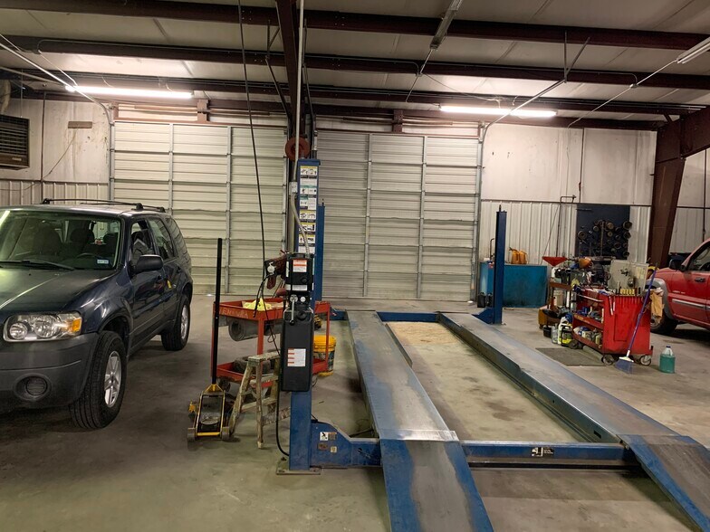 More Photos Of 1510 Washington St, Commerce Auto Repair For Lease