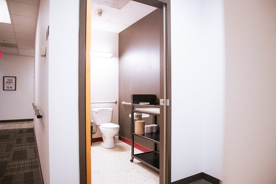 More Photos Of 2014 Dudley Ave, Parkersburg Medical For Sale
