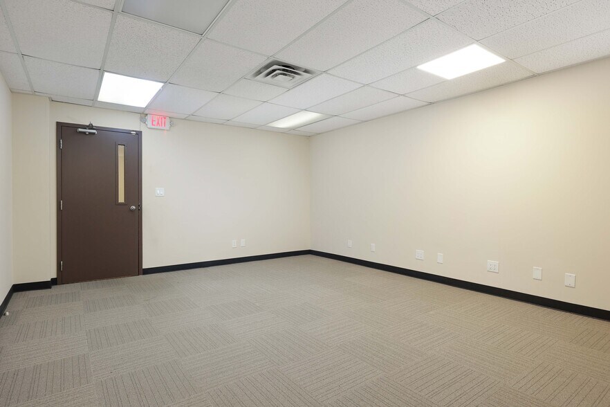 More Photos Of 36 W Main St, Freehold Medical For Lease