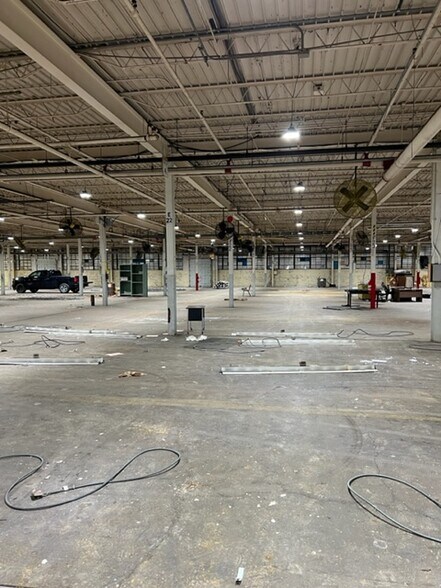 More Photos Of 400 Myron St, Youngstown Manufacturing For Lease