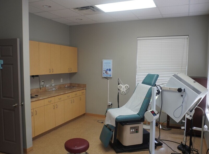 More Photos Of 10422 US Highway 301 S, Riverview Medical For Lease