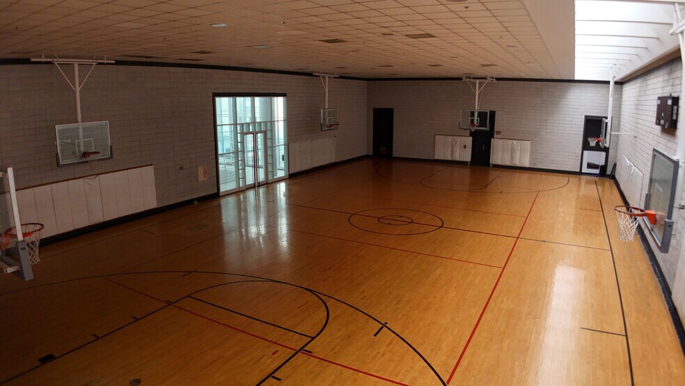 More Photos Of 227 Courtland St NE, Atlanta Parking Garage For Lease