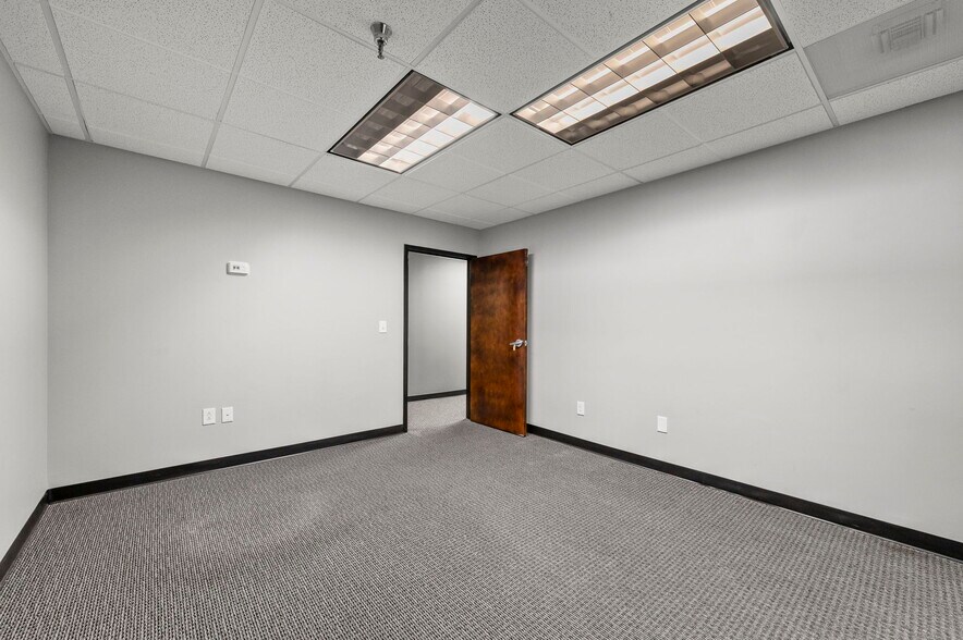 More Photos Of 3730 S Elizabeth St, Independence Medical For Lease