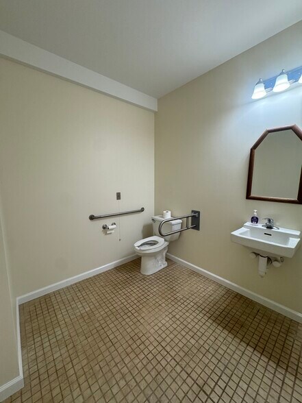 More Photos Of 174 Boston Post Rd, Westbrook General Retail For Lease