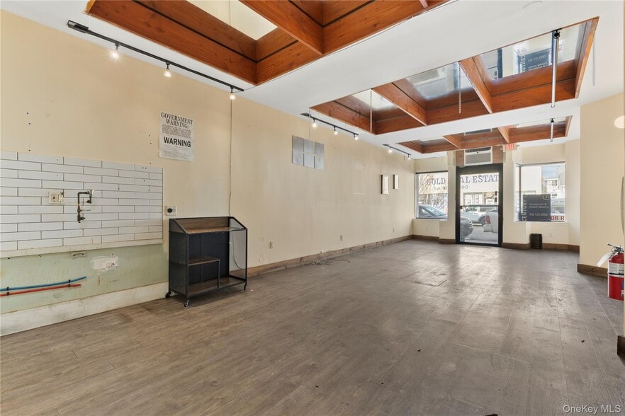 More Photos Of 1048 W Beech St, East Atlantic Beach Apartments For Lease