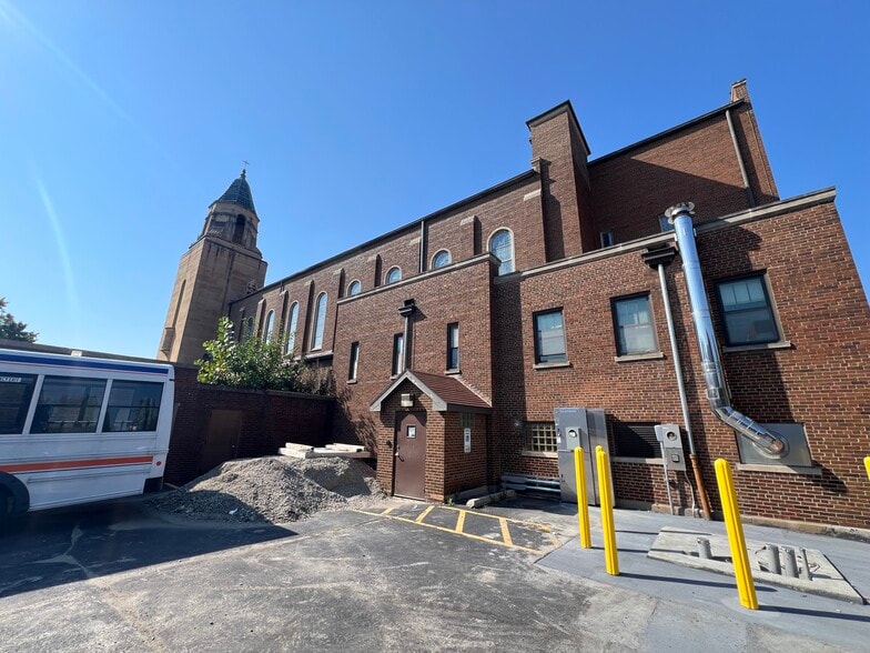 More Photos Of 5212 W Agatite Ave, Chicago Religious Facility For Sale