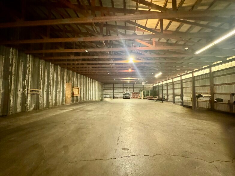 More Photos Of 43 Oak St, Bristol Warehouse For Lease