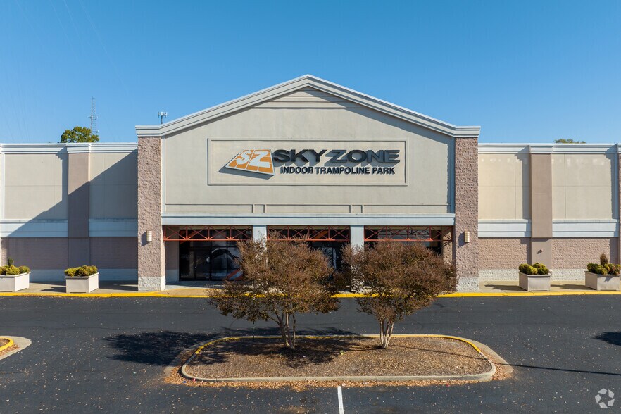 More Photos Of 1000 Carmia Way, Richmond Unknown For Lease