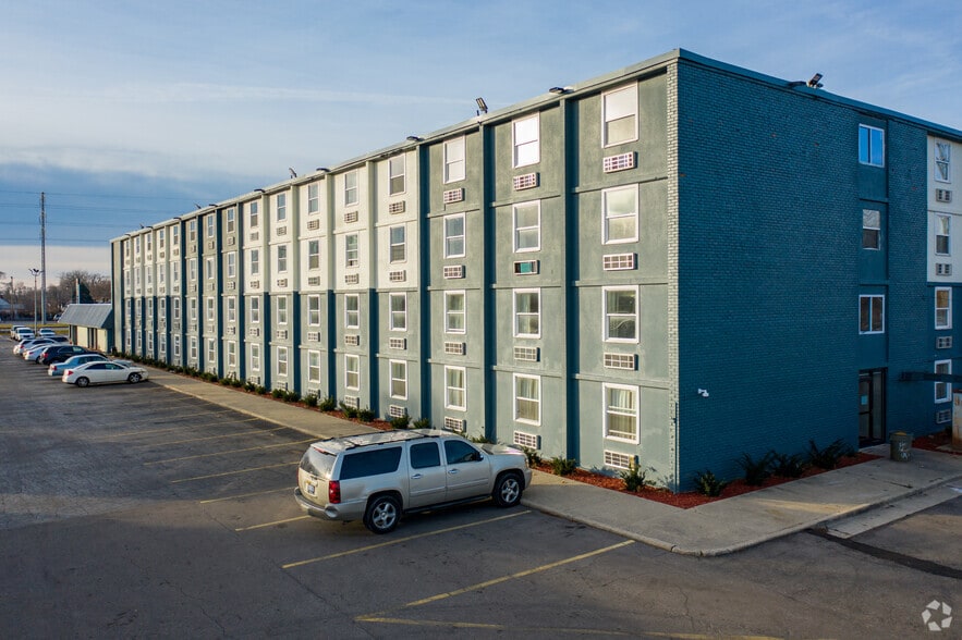 More Photos Of 11000 W 8 Mile Rd, Ferndale Hotel For Sale