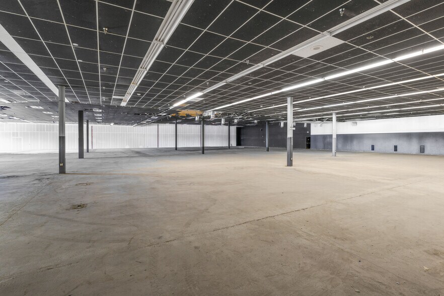 More Photos Of 9750 W Peoria Ave, Peoria Unknown For Lease