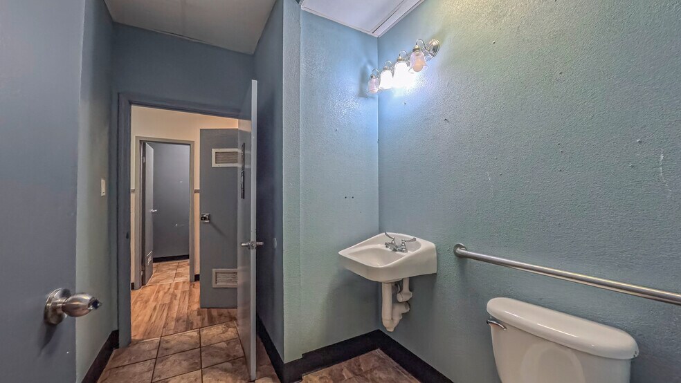 More Photos Of 6111 W Amarillo Blvd, Amarillo Medical For Sale