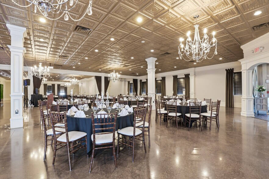 More Photos Of 140 E Main St, Lewisville Office For Sale