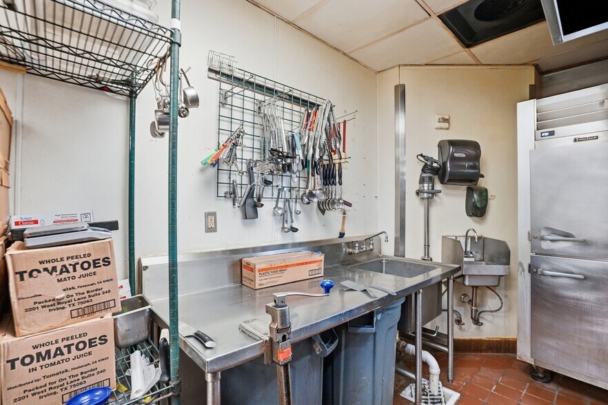 More Photos Of 1331 E North St, Rapid City Restaurant For Sale