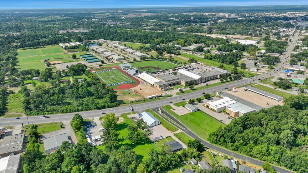 More Photos Of 817 E Main St, Tomball Warehouse For Sale