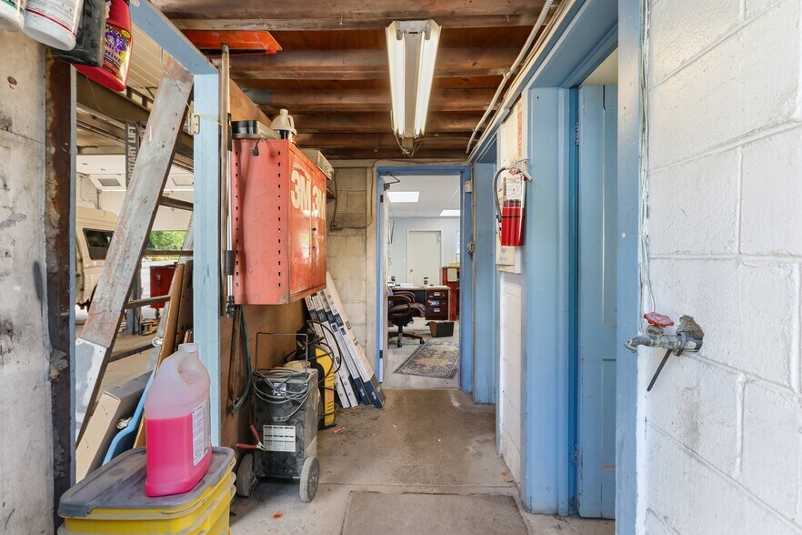 More Photos Of 1413 N 5th St, Stroudsburg Service For Sale