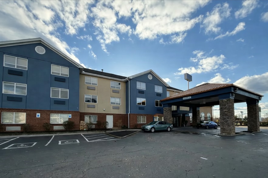 More Photos Of 11160 Dowlin Dr, Sharonville Hotel For Sale