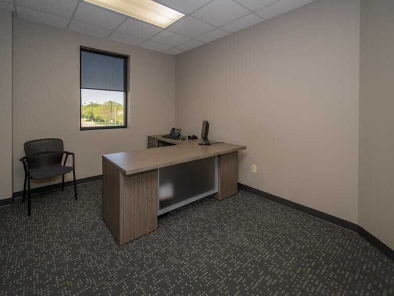 More Photos Of 5005 S 153rd St, Omaha Office For Sale